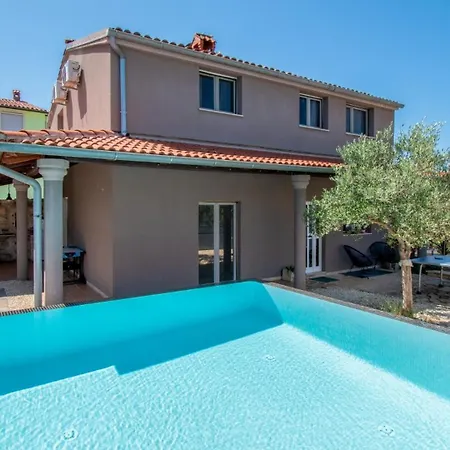 Above By Guide Villa Medulin