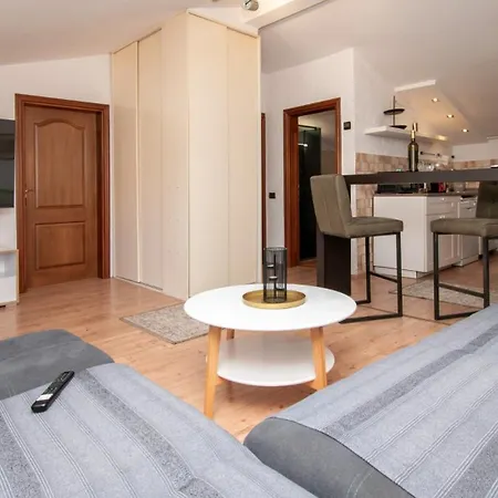 Vila Above By Guide Medulin