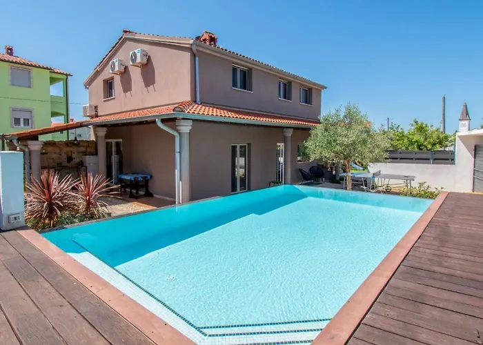 Above By Guide 빌라