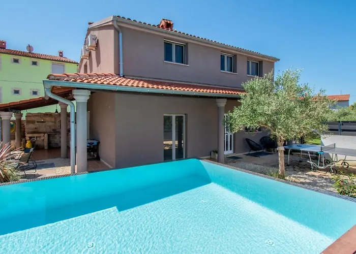 Above By Guide Villa Medulin