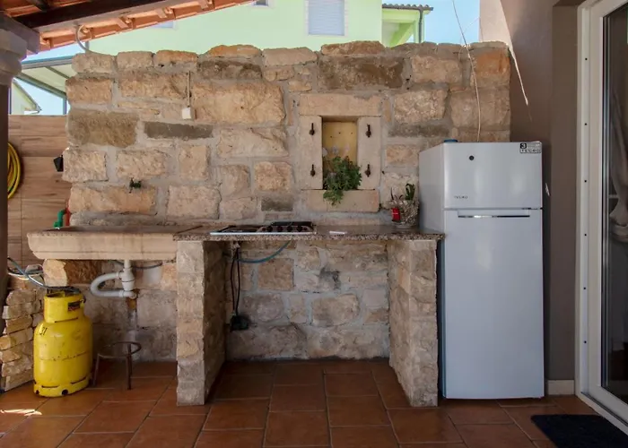 Above By Guide 빌라 메덜린