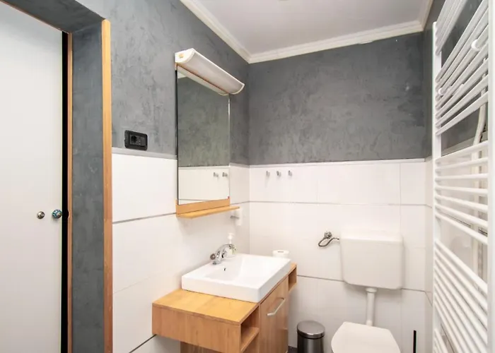 빌라 Above By Guide *